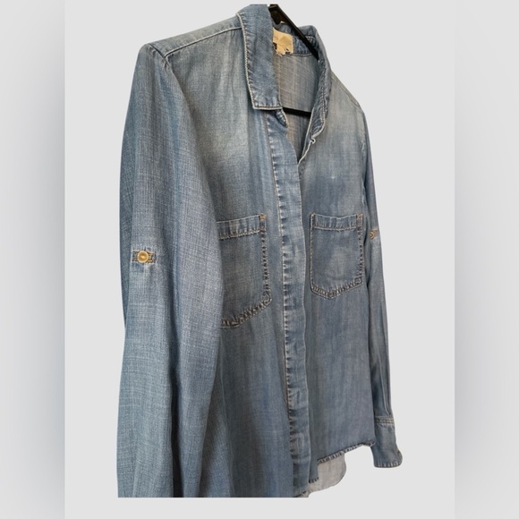 Cloth & Stone Anthropologie Size M Chambray Denim Button Front Shirt Split Back - Picture 4 of 8